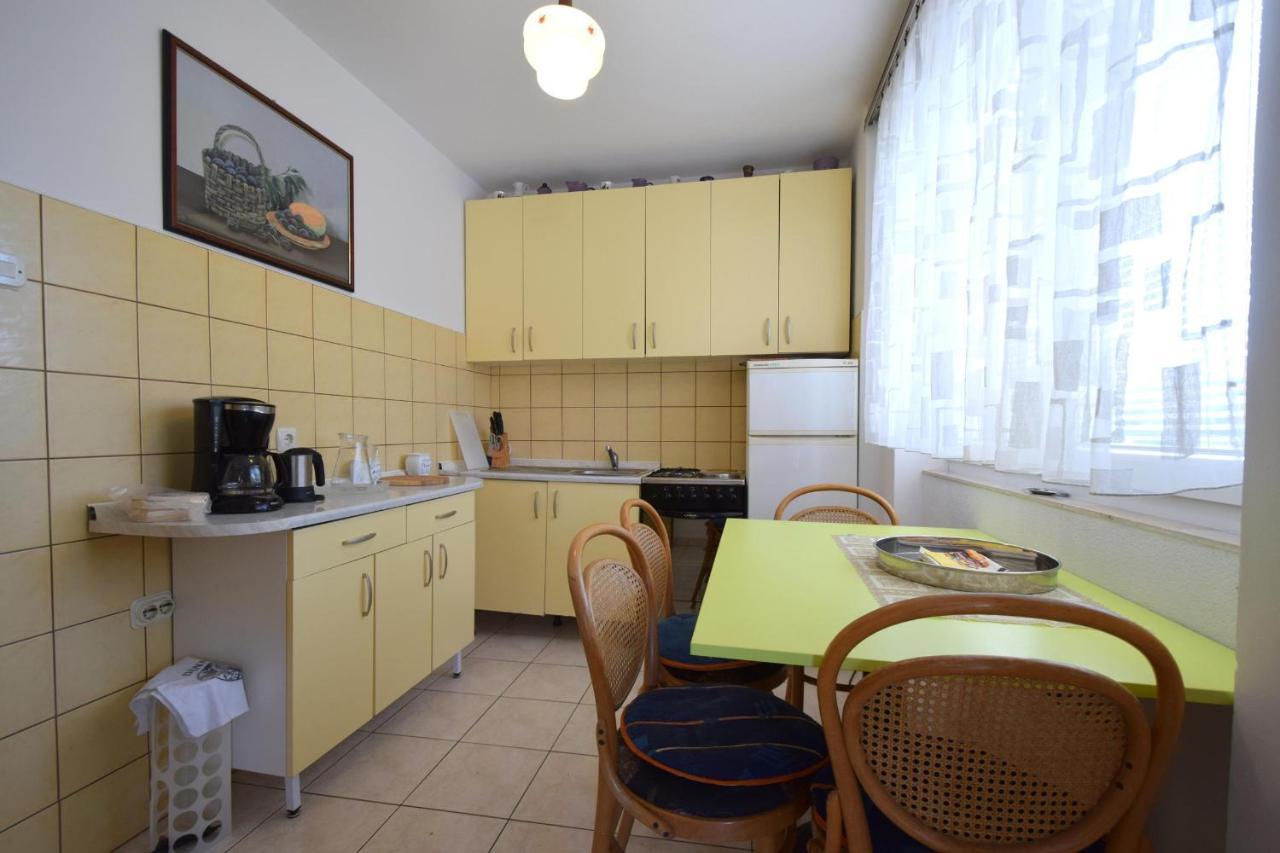 Apartment Angela Malinska Extérieur photo
